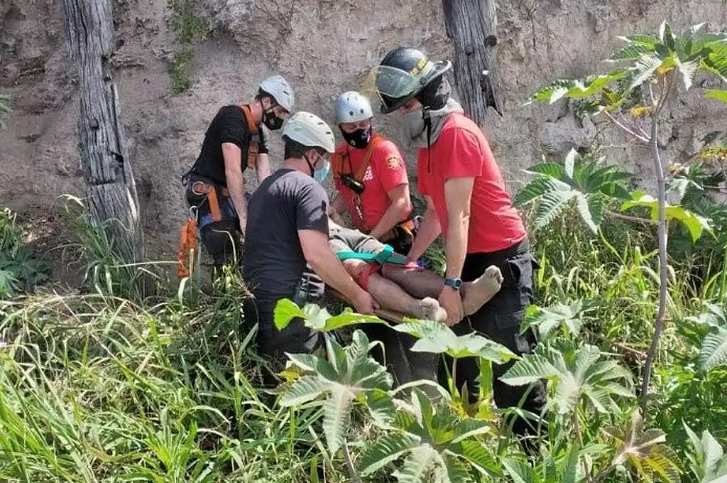 Rosario: ebrio, desbarrancó en Oroño y el río Paraná y tuvo que ser rescatado
