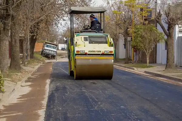 Asfaltado y enripiado de calles: los números de un año de trabajo