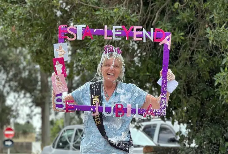 Jubilación. Y festejos, recorriendo cada sector en donde desarrolló su labor, con carteles y emoción