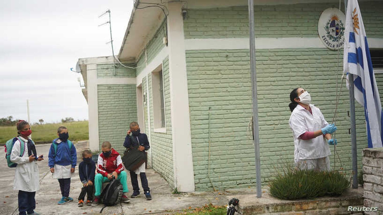 Uruguay reinicia clases, considera que logró frenar el coronavirus