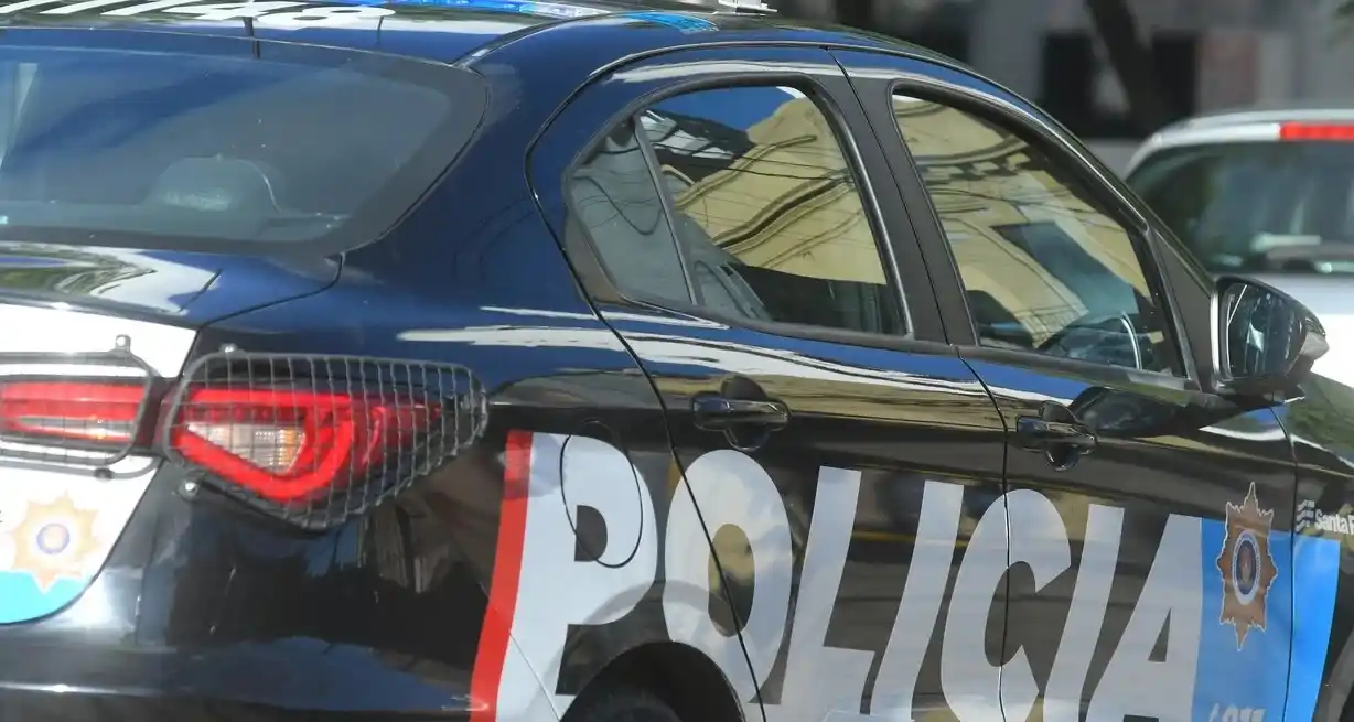 Un adolescente de 13 años murió y un niño de 8 resultó gravemente herido.