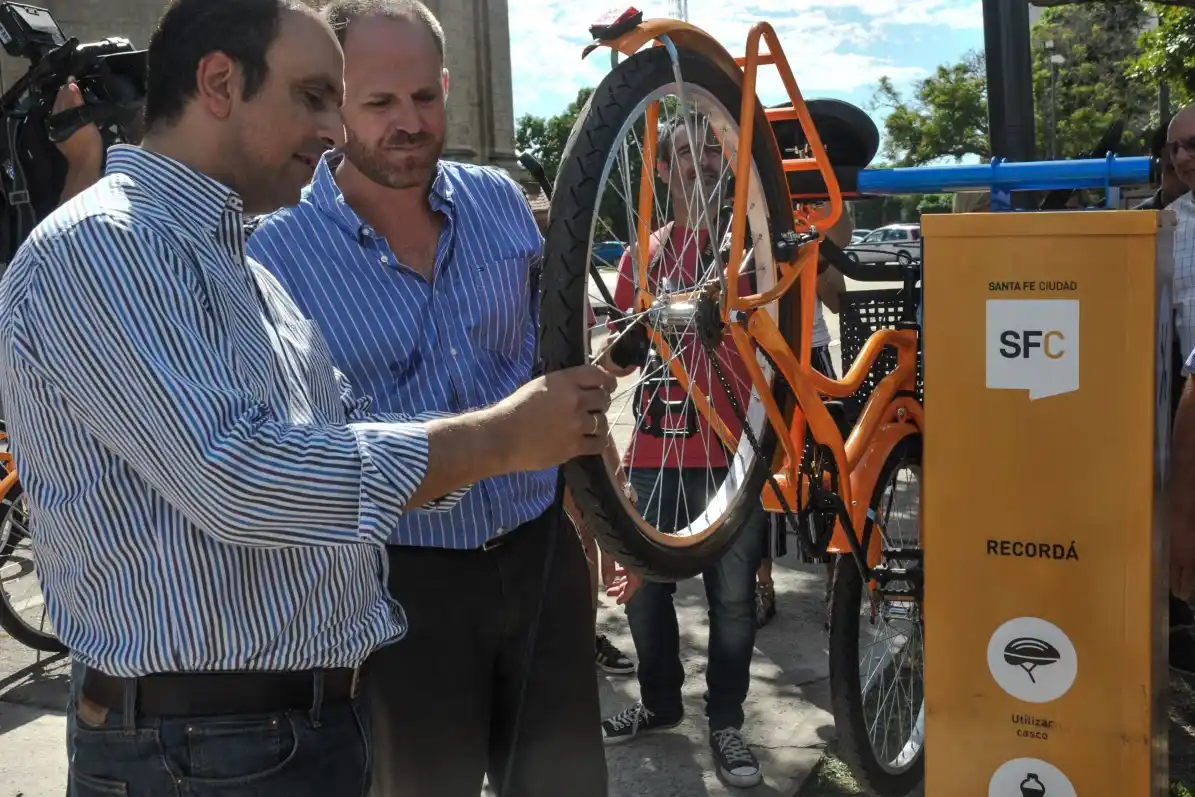 Movilidad urbana: primera estación de autoservicio para reparar bicicletas