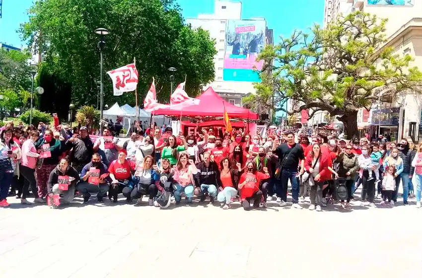 El Frente de Izquierda cerró la campaña electoral con una recorrida por la peatonal San Martín