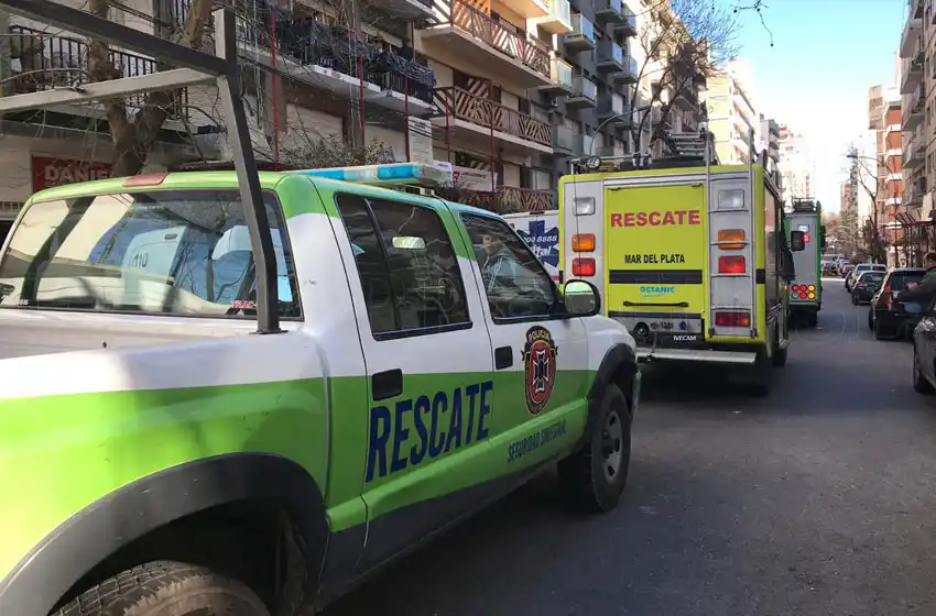 Un obrero se descompensó y debió ser rescatado por los bomberos
