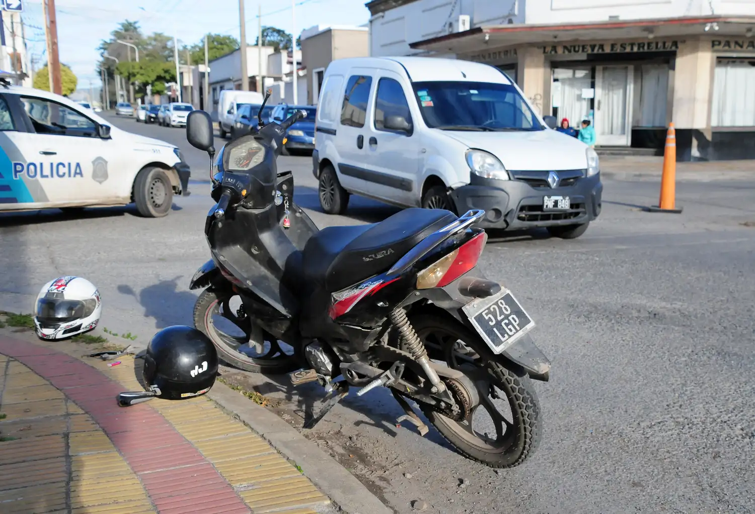 La conductora de la moto fue trasladada al hospital pero ya fue dada de alta.