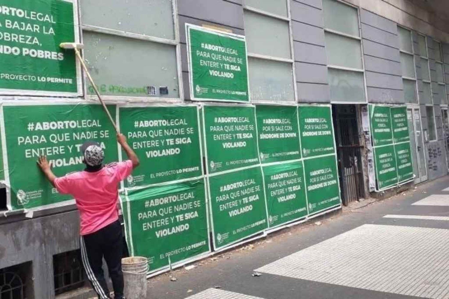 “Campaña sucia”: repudio a los carteles verdes contra el aborto legal