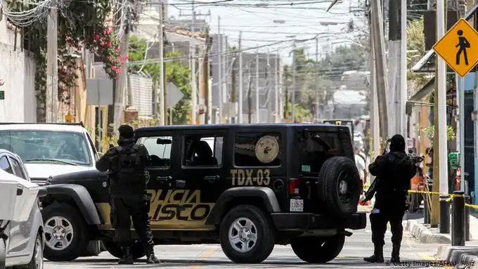 Encuentran 75 bolsas con restos humanos en México