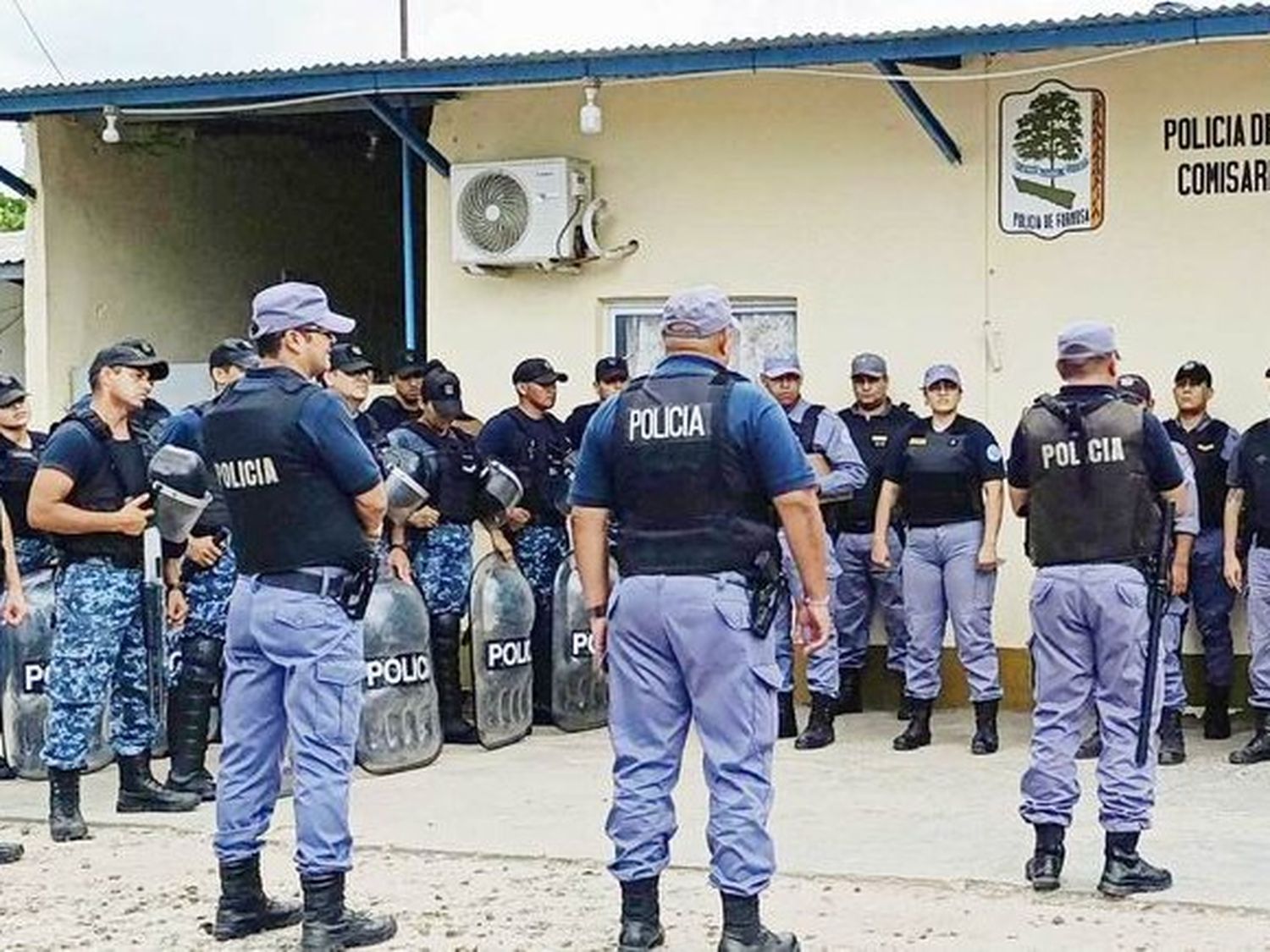 La Policía detuvo a un sujeto que
amenazó a una vecina y atacó su casa
