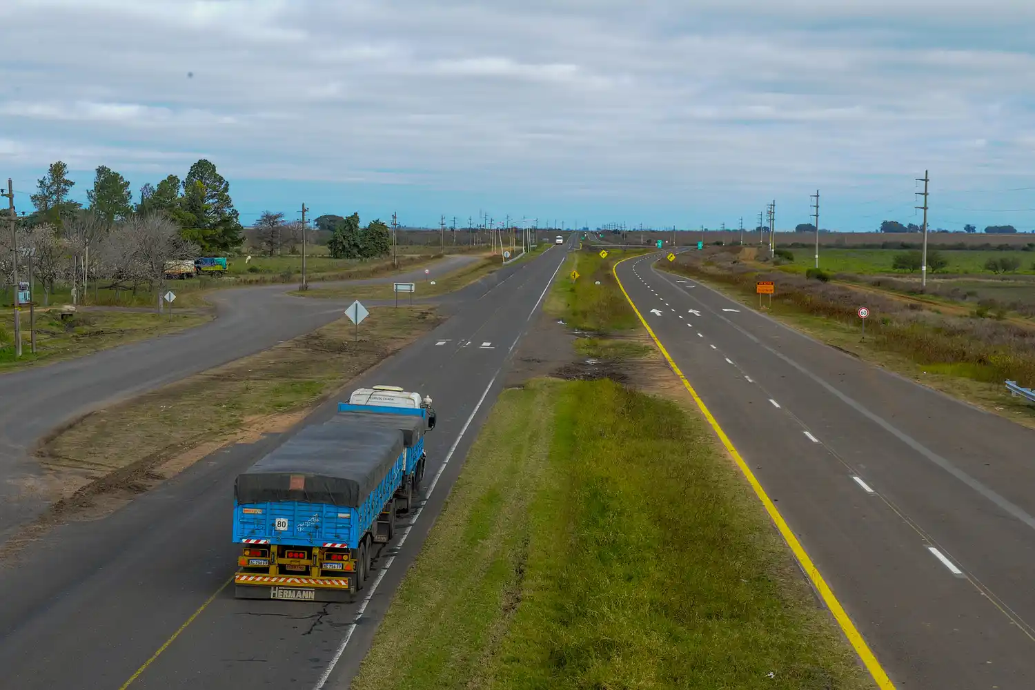 Llaman a licitación para concesionar rutas en ocho regiones del país, entre ellas la Ruta Nacional 18