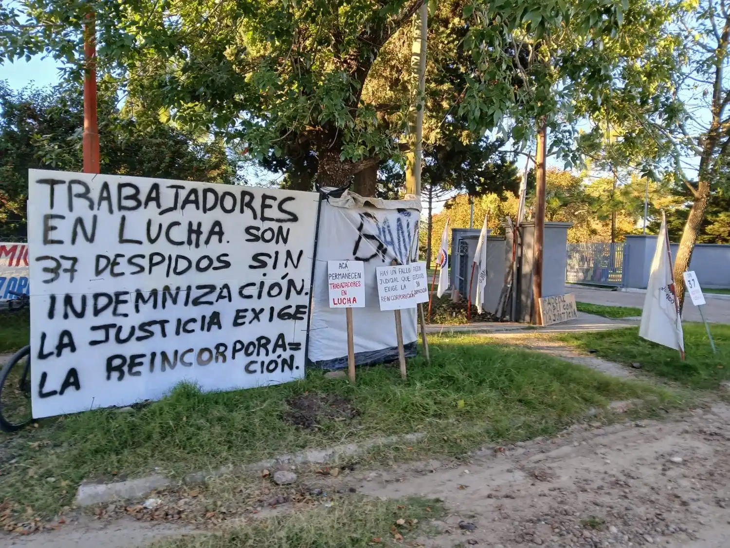 Conflicto en FADEMI: la Justicia ordenó reincorporar a los despedidos, pero la empresa no cumple