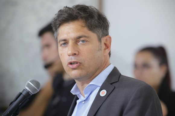 Axel Kicillof viaja a Lincoln para reinaugurar un jardín y entregar 600 escrituras a los vecinos