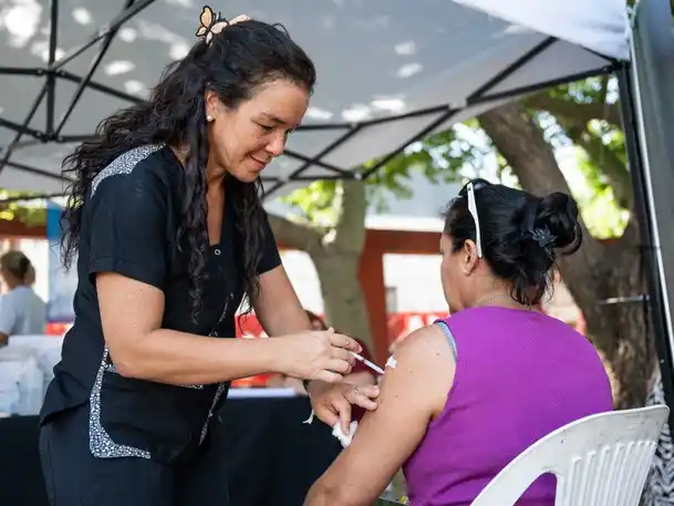 La Municipalidad promoverá jornadas de vacunación en colonias y piletas municipales durante el verano