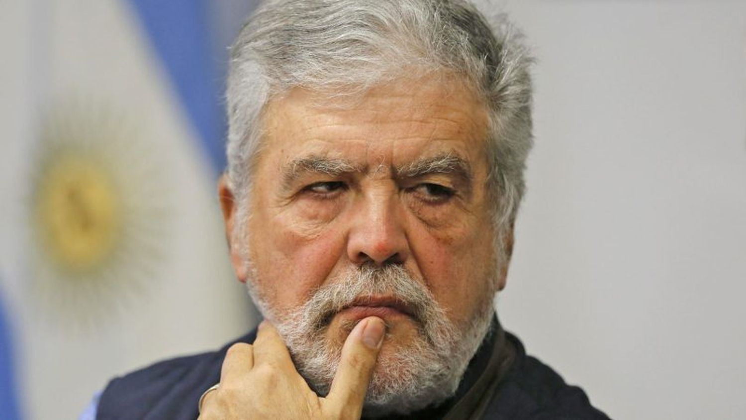El juez llamó a indagatoria a De Vido y le prohibió salir del país
