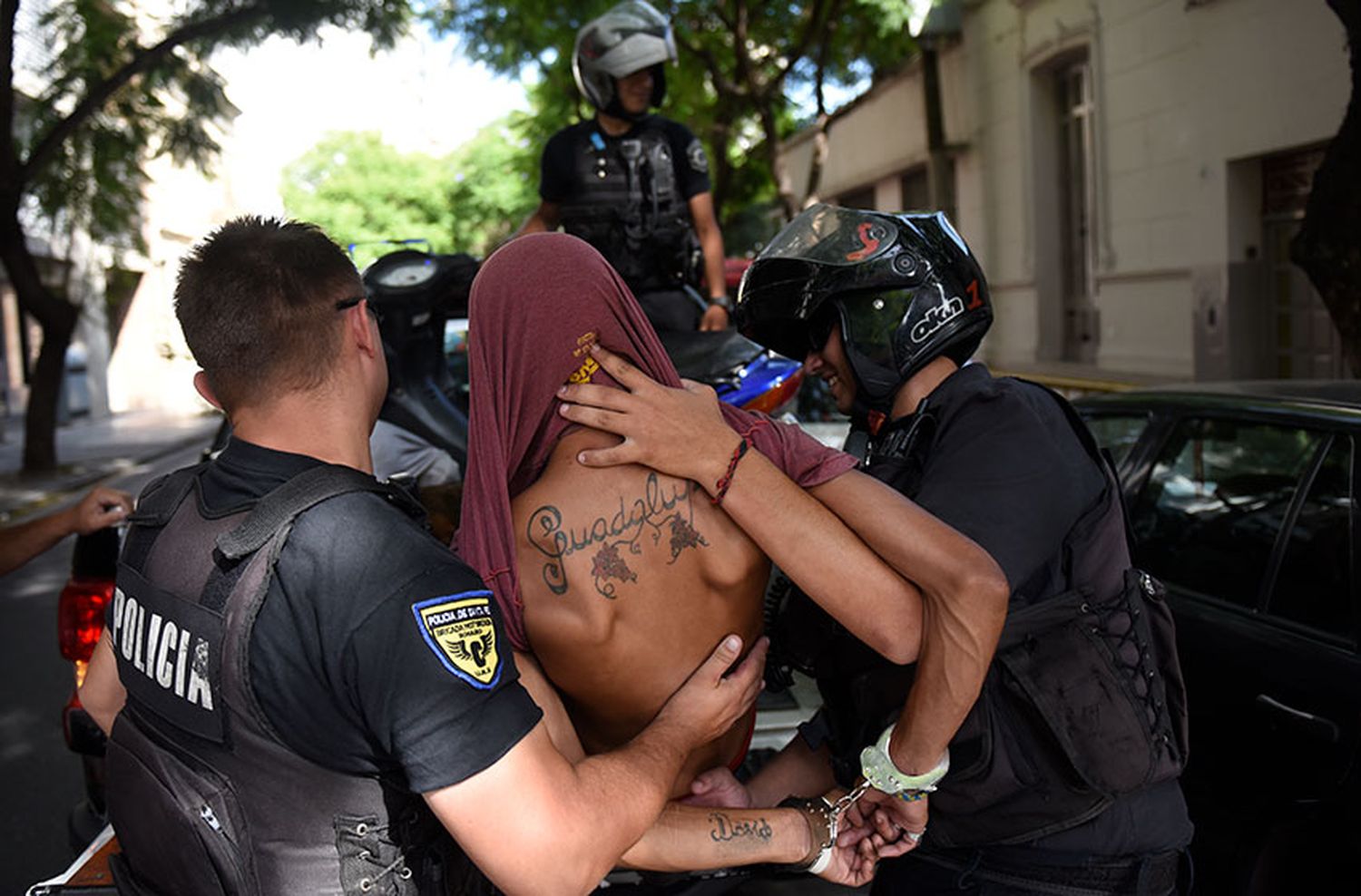 Robaron una moto y fueron detenidos tres cuadras más adelante