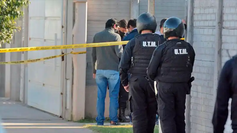 Estranguló a su expareja, dejó el cadáver en la cama y se entregó a la Policía