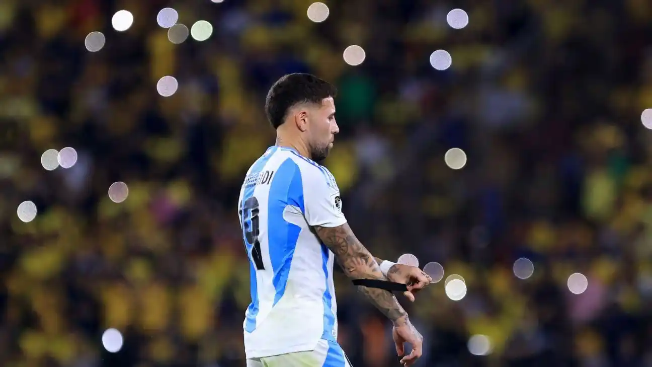 Por haber sido expulsado, Otamendi se perderá la primera fecha del Mundial