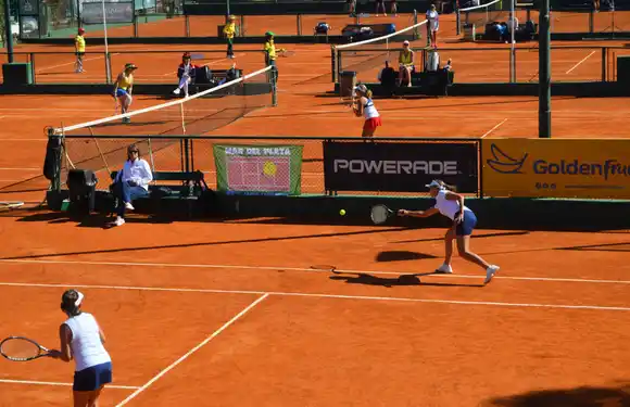 El Campeonato Sudamericano de Veteranas entra en etapas decisivas