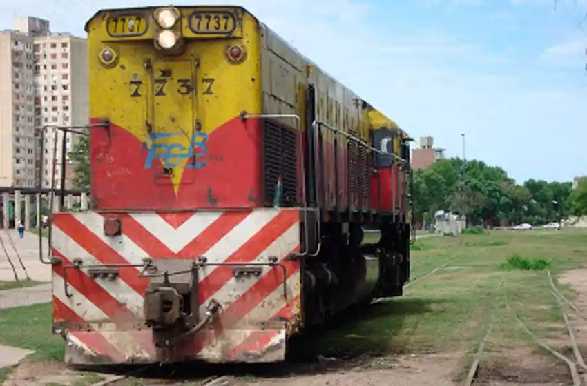 Denuncian a empresa ferroviaria por contratar una remisería trucha