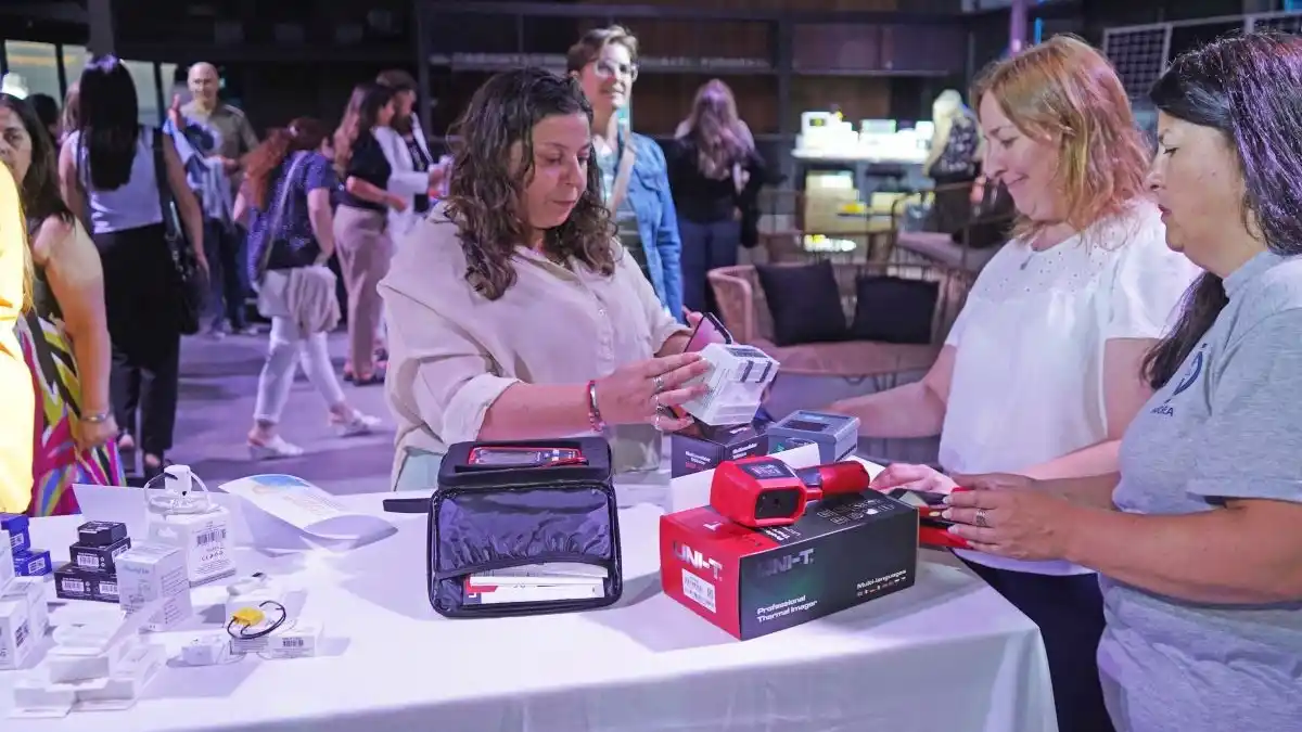 Equipo par el Centro Regional de Energías Renovables