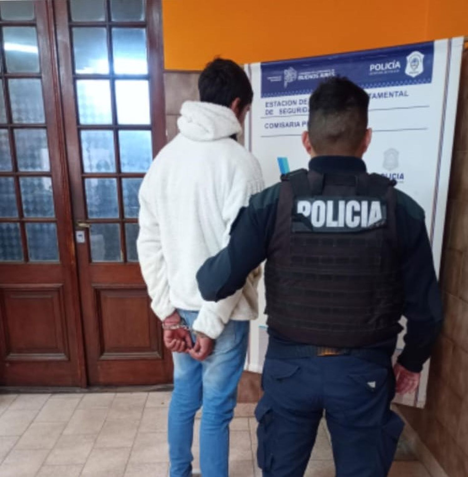 Detuvieron a un hombre que intentó robarse una moto estacionada