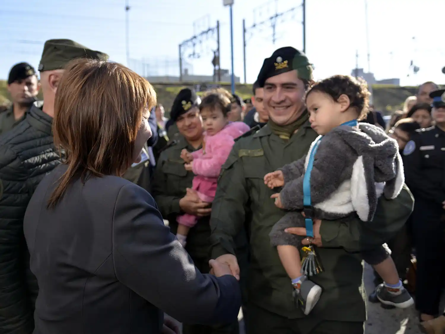 Bullrich entregó las primeras casas de un plan destinado a personal de las cinco fuerzas federales en distintos puntos del país.