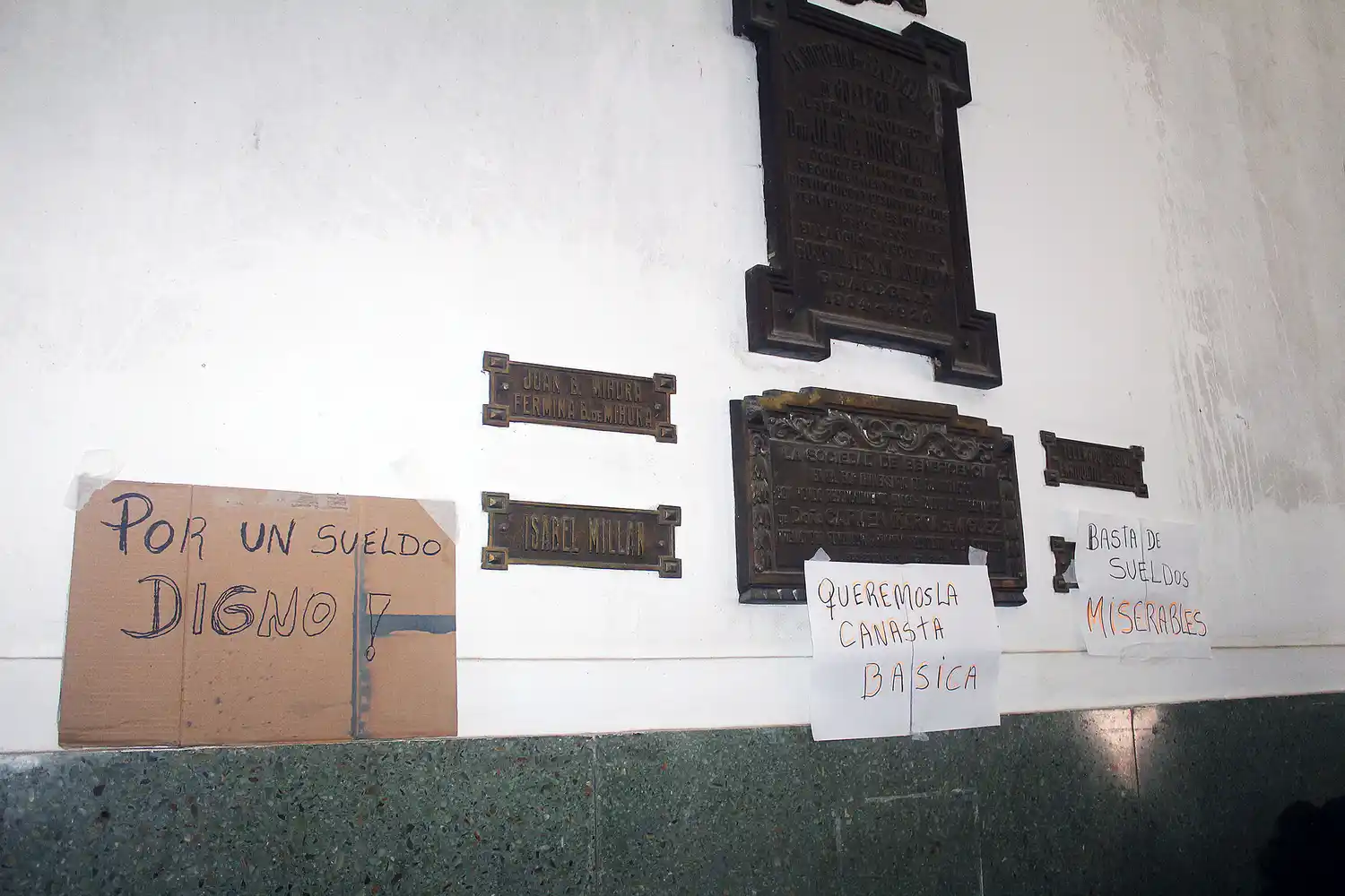 Protesta de personal arancelado y monotributistas del Hospital