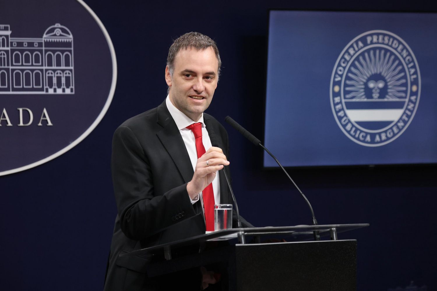 Manuel Adorni, en conferencia de prensa.