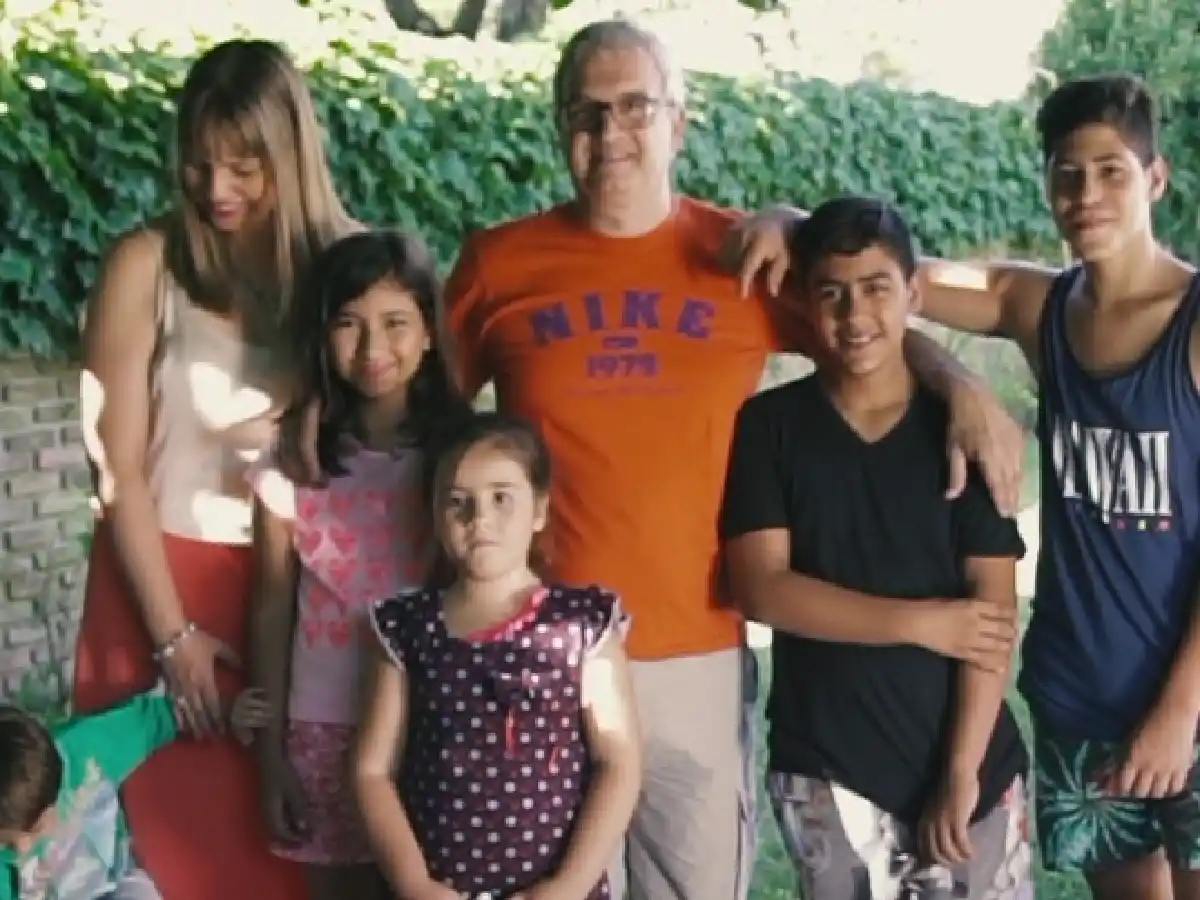 Buscaban un hijo y terminaron adoptando a cinco hermanitos