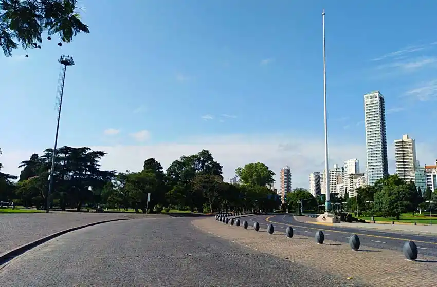 Lunes con cielo parcialmente nublado y mucha humedad en Rosario