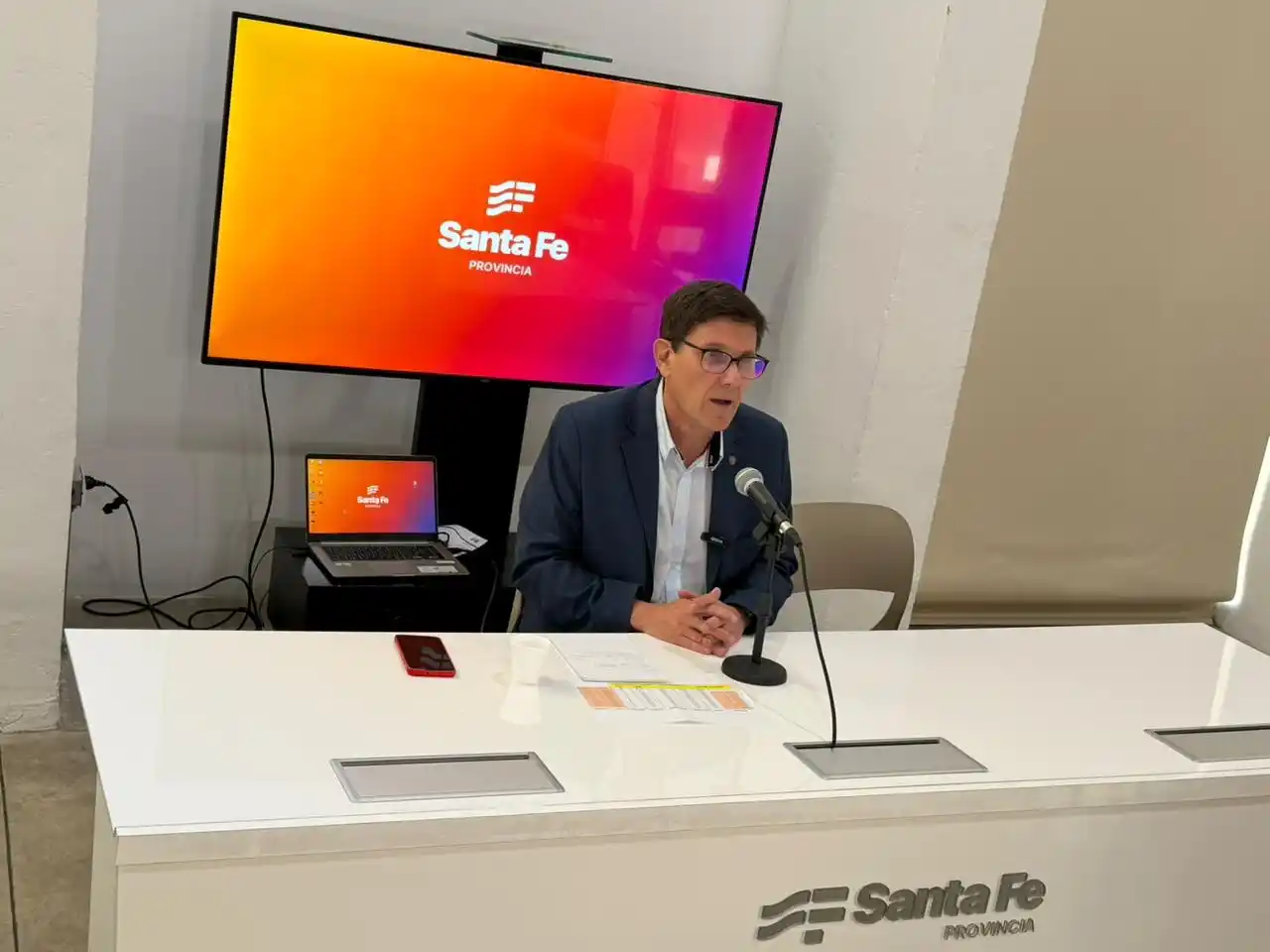 José Goity, ministro de Educación.