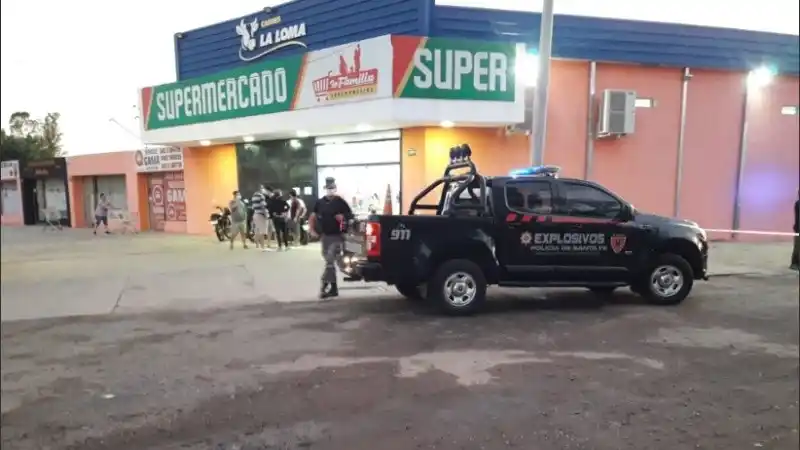 Una granada lacrimógena fue arrojada contra un supermercado chino
