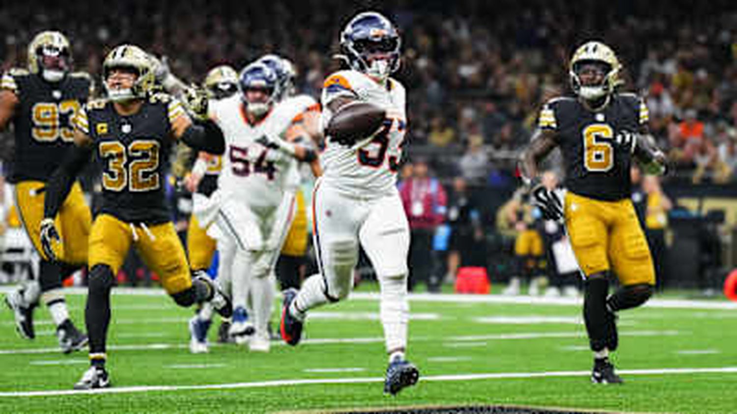 Denver Broncos Dominate New Orleans Saints in Convincing 33-10 Victory