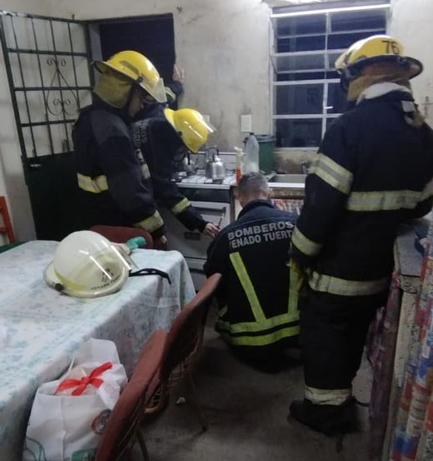 Llamó a bomberos por un escape de gas, pero se había olvidado la hornalla abierta