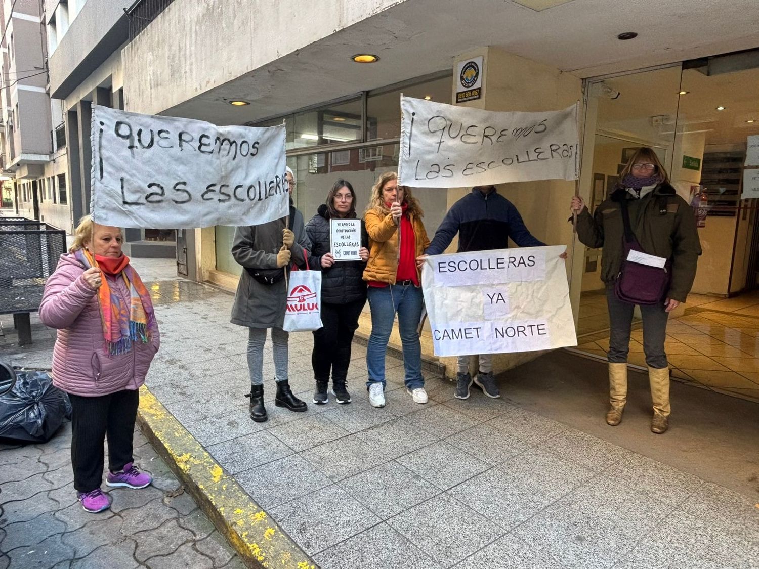 Vecinos de Camet Norte reclaman que se retomen las obras de escolleras: “Estamos ante una desgracia anunciada”