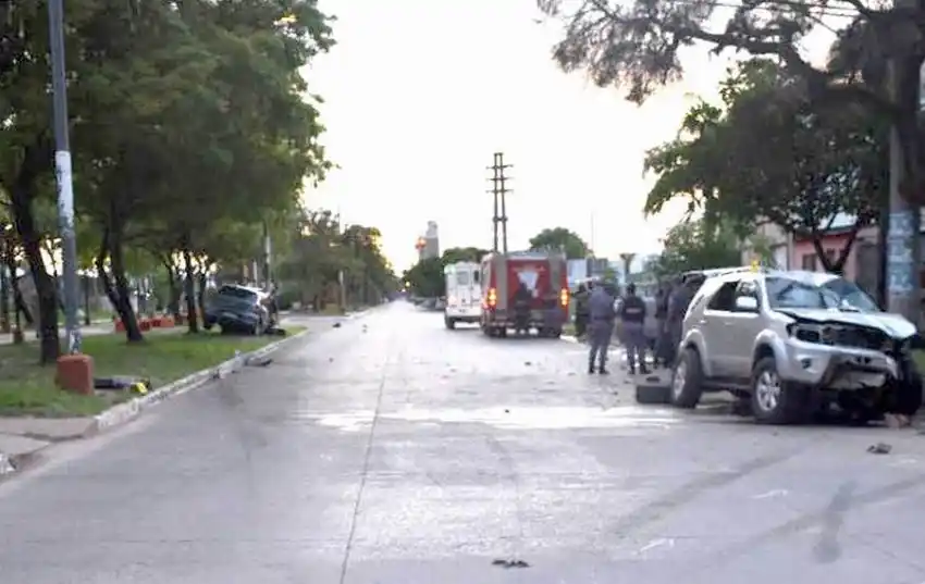 Siete lesionados en impactante choque entre dos vehículos