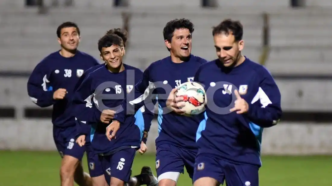 Genaro Rodríguez, Joaquín Vallejos, Leonardo Seren y Enzo Guillenea; cuatro integrantes del seleccionado tandilense.