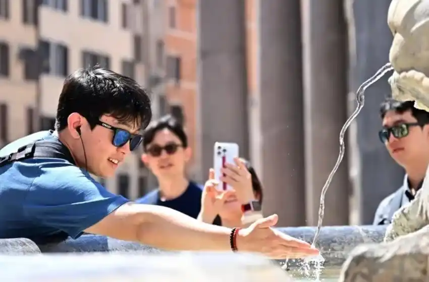 El calor extremo sacude el hemisferio norte, con temperaturas de más de 50 °C