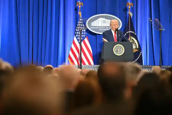 Trump arremete contra CNN y medios de comunicación:  LOS CALIFICA DE ILEGALES Y CORRUPTOS