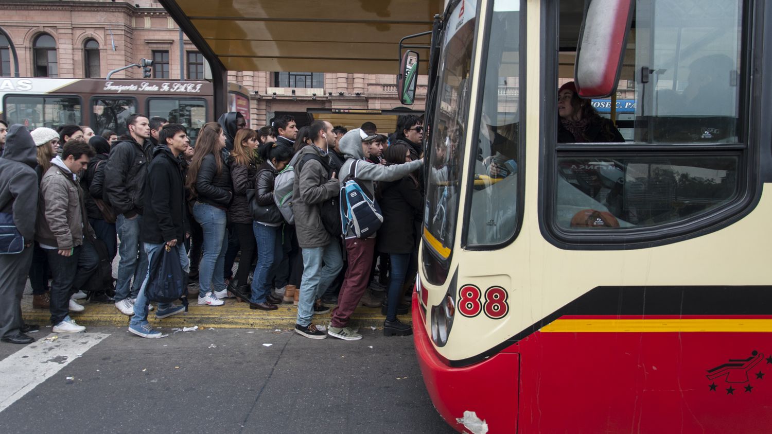 Crisis en los colectivos del AMBA: Qué días y horarios habrá menos servicios por la reducción de frecuencia