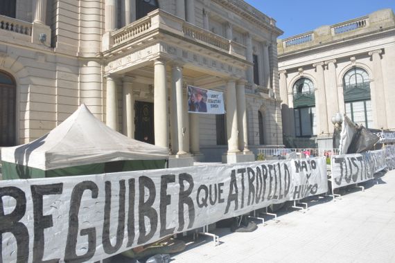 La jueza Aracil rechazó el desalojo del acampe en el Municipio y descartó que exista una usurpación