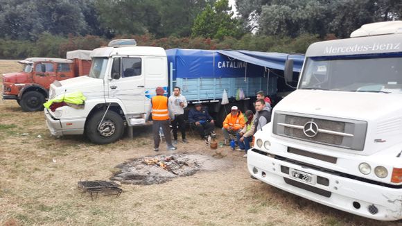 Transportistas: tras acuerdo por las tarifas, compás de espera hasta el lunes por el conflicto con el gasoil
