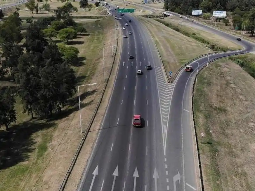 La Avenida de Circunvalación de Rosario se encuentra en un estado de abandono preocupante, lo que ha generado alarma entre las autoridades municipales.