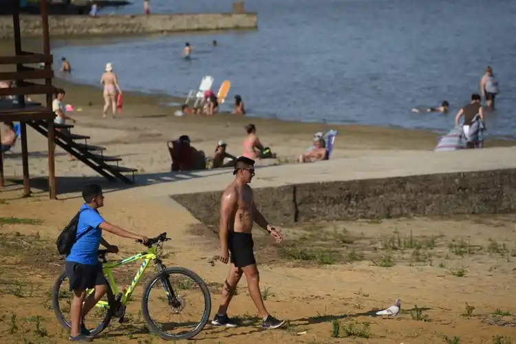 El calor se hará sentir con fuerza durante todo el domingo y la sensación térmica alcanzará los 33°C