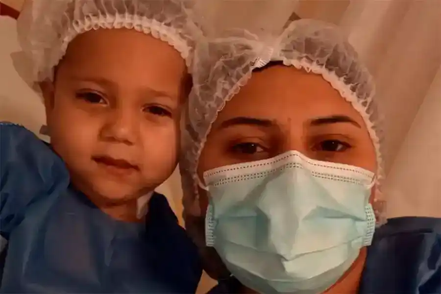 Stefano salió bien de su cirugía, pero su familia sigue necesitando ayuda para paliar gastos