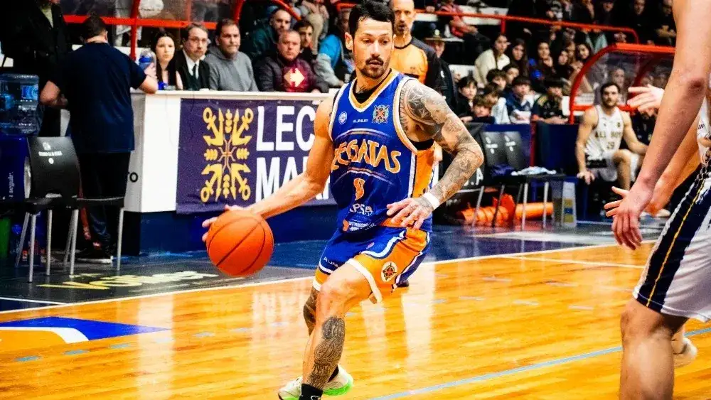 Nicolás Ferreyra aportó 6 puntos para Regatas en el tercer juego. (Foto CAB).
