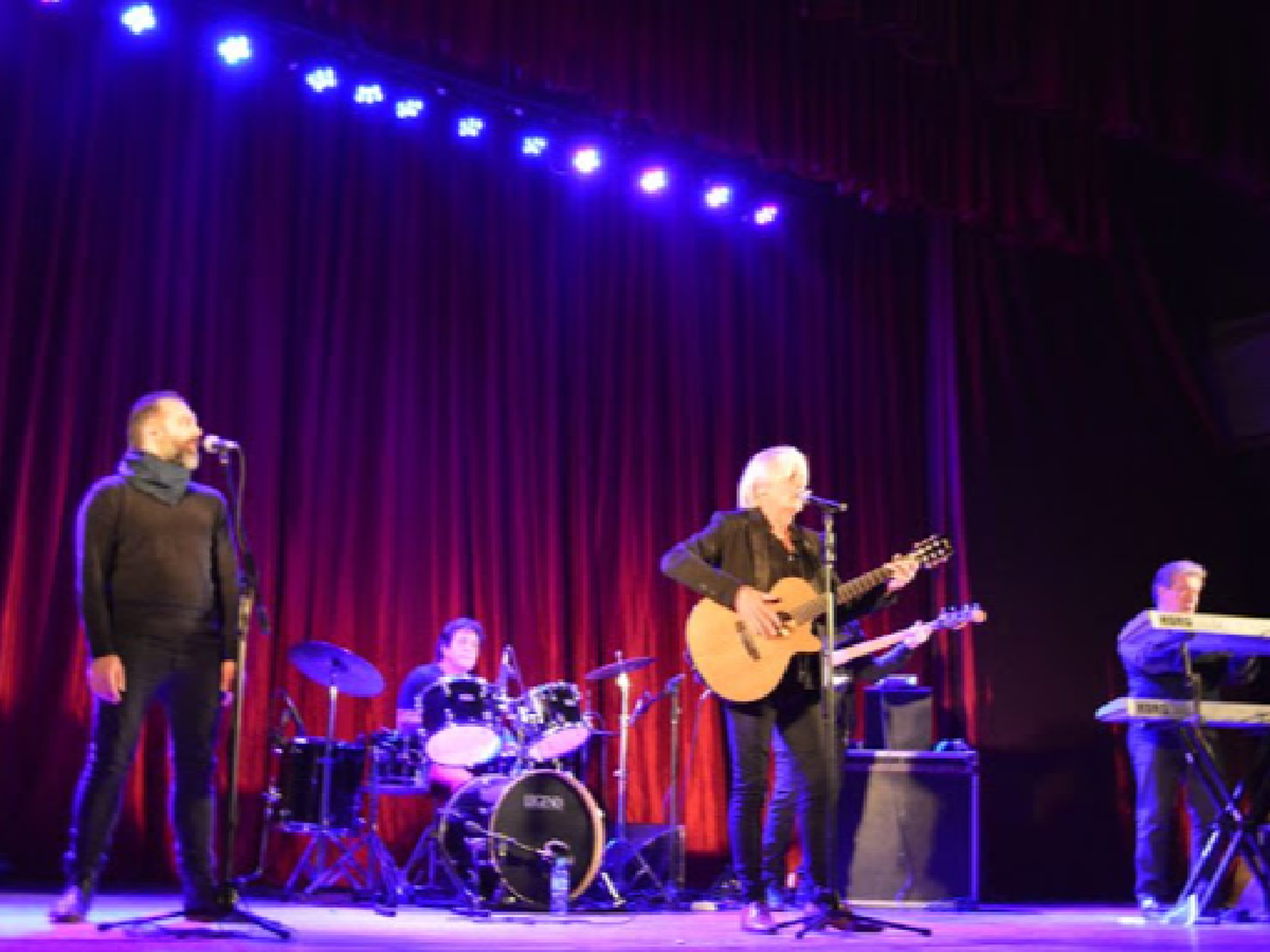 Sergio Denis: cinco shows en el Teatro Mayo y un público eufórico