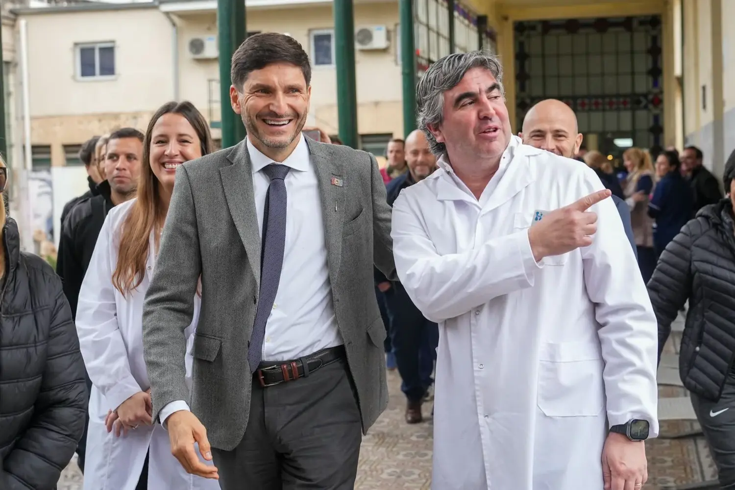 Pullaro inauguró la nueva Sala de Neurología del Hospital Cullen: “Estamos orgullosos de nuestros equipos de salud”