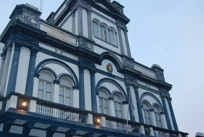 El hombre imputado de abusar de su hija pasó a prisión domiciliaria
