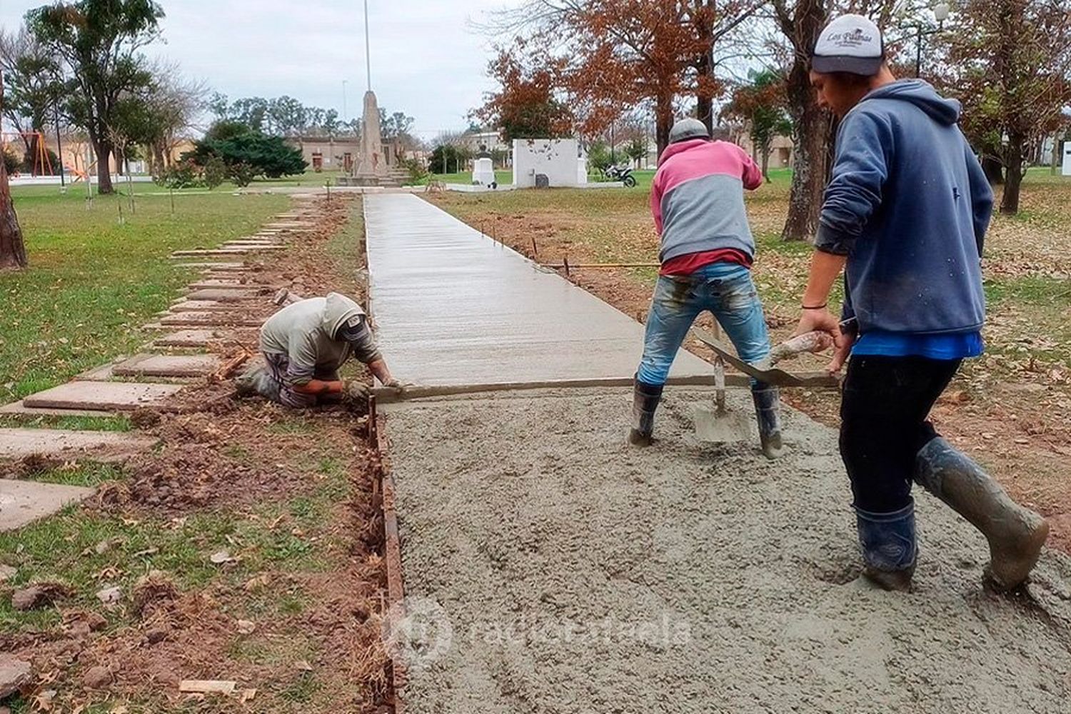 Nuevas veredas en la plaza de Egusquiza