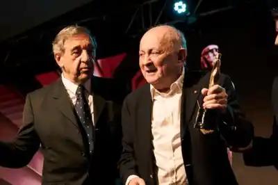 Entre aplausos y una ovación de pie, Chiche Gelblung se emocionó al recibir el Martín Fierro de Cable